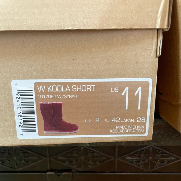 NIB UGG Koolaburra Short Boots Syrah/Red 11M - Picture 2 of 3